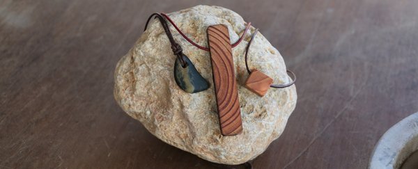NaturSchmuck-Ketten aus Treibholz & Stein am Leder- oder Textilband